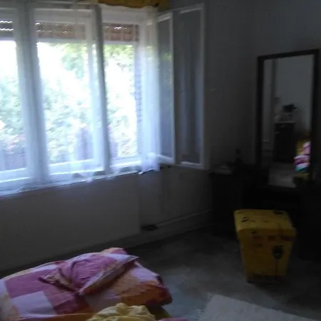 Balatoni Nyaraló Kerttel és Udvarral Nyaraló Siófok