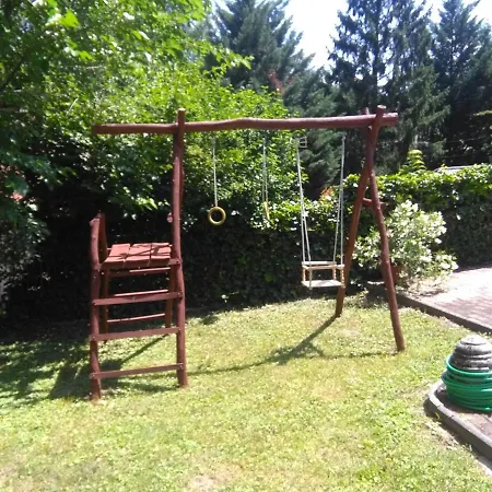 Balatoni Nyaraló Kerttel és Udvarral Siófok